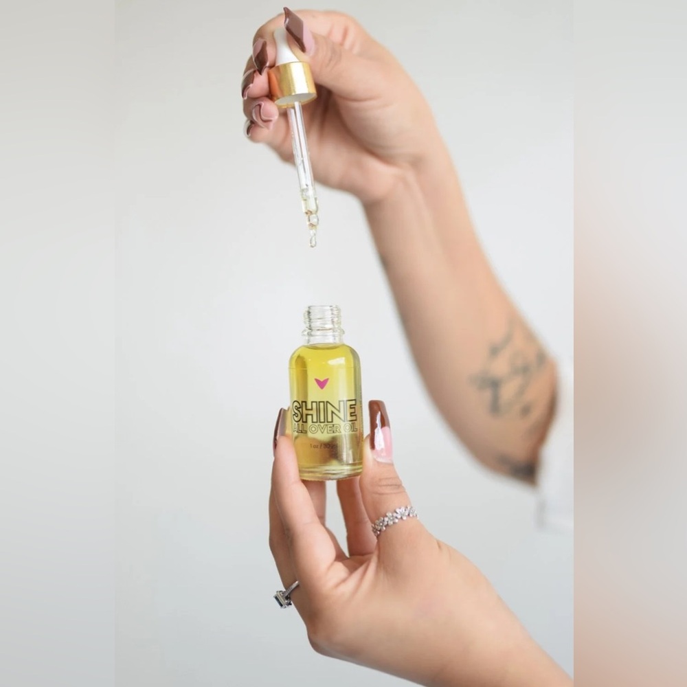 LipLove Shine All‎ Over Body Oil - 1oz/30ml - NWB